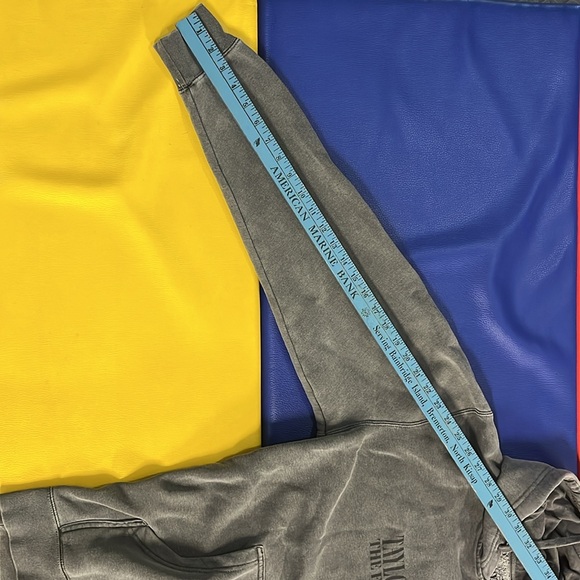 Taylor Swift Charcoal Graphic Hoodie eras tour medium - Picture 7 of 7